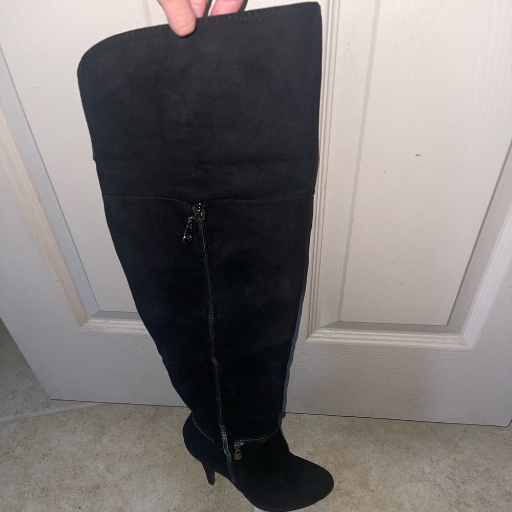 BRAND NEW Guess thigh high suede heels size 7.5!